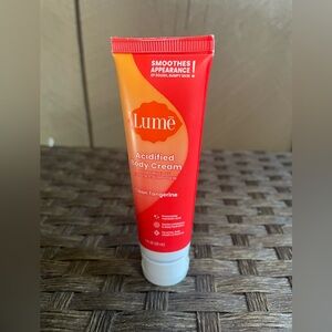 1 fl oz clean tangerine scented Lume acidified body cream